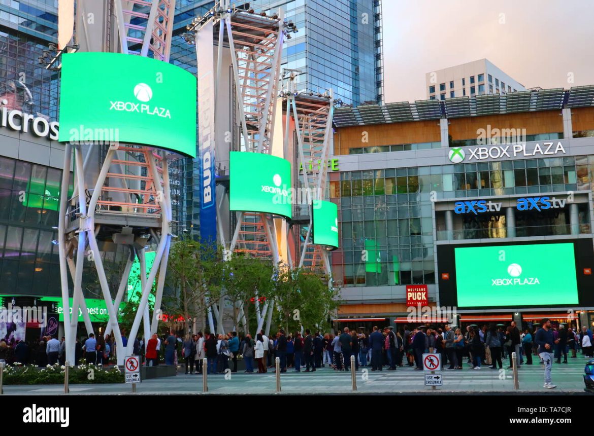 xbox-plaza-microsoft-theater-in-front-of-the-staples-center-downtown-of-los-angeles-california-TA7CJR